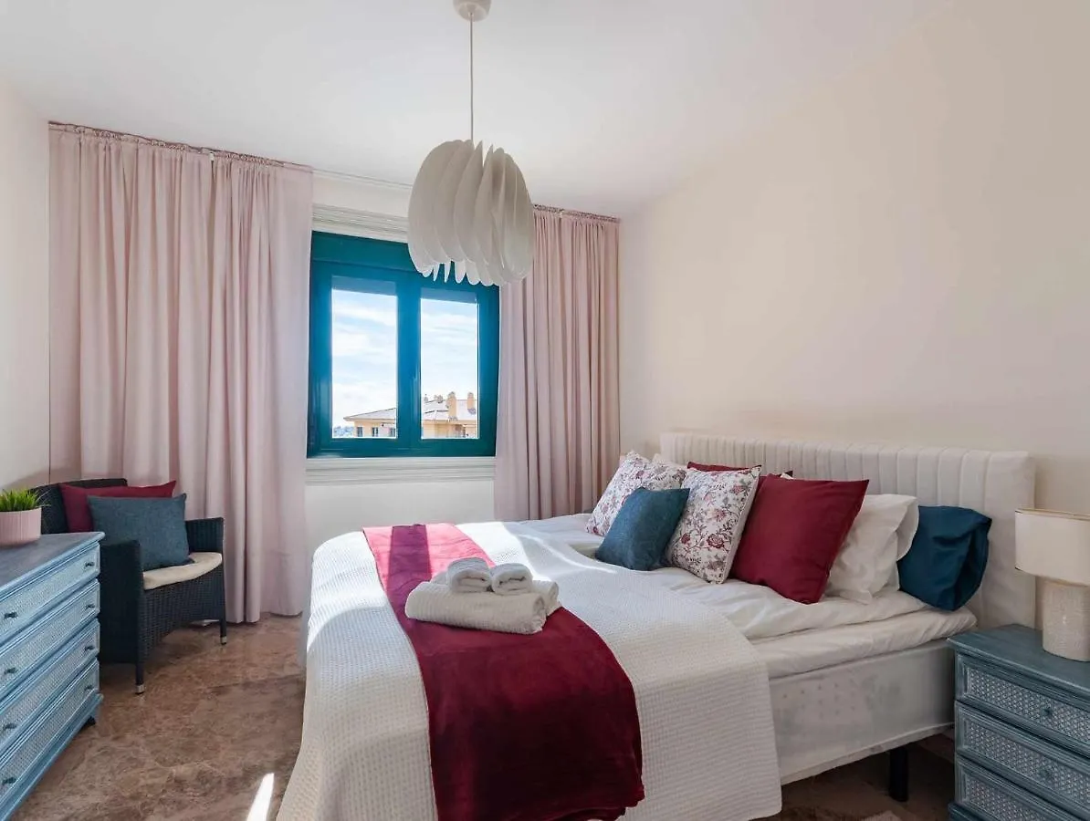 דירה מארבלה 62 - Penthouse In Los Almendros With Fantastic Vie ספרד